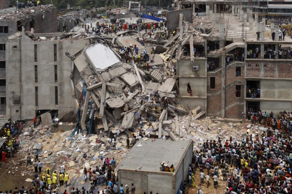 Derrumbre del edificio de producción de segunda mano, en Bangladés